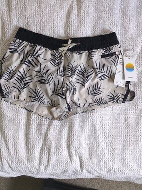 NWT Vuori Clementine Running Shorts Women's Size XLarge